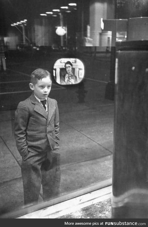 Kids seeing a TV for 1st time in 1948
