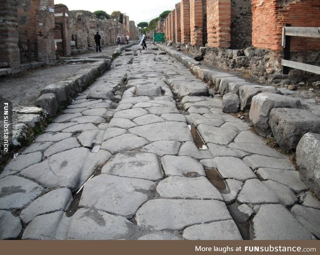 1,900 year old tracks in Pompeii