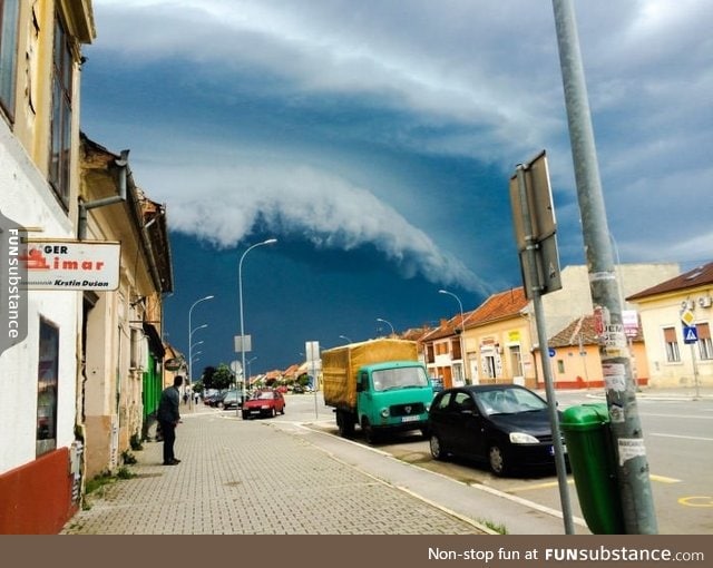 Cloud formation that looks like tidal wave