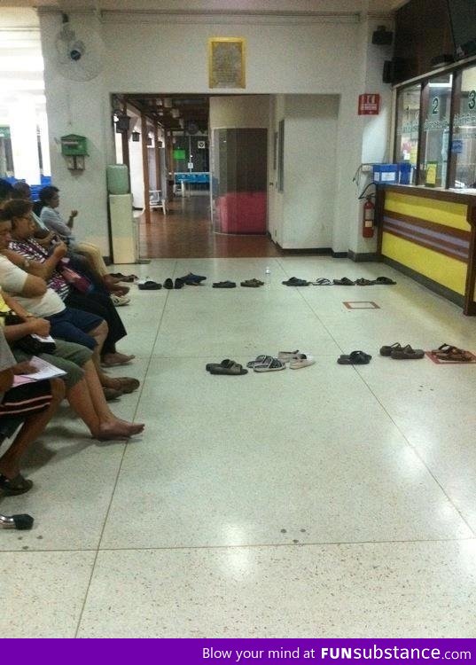 How they queue in thailand