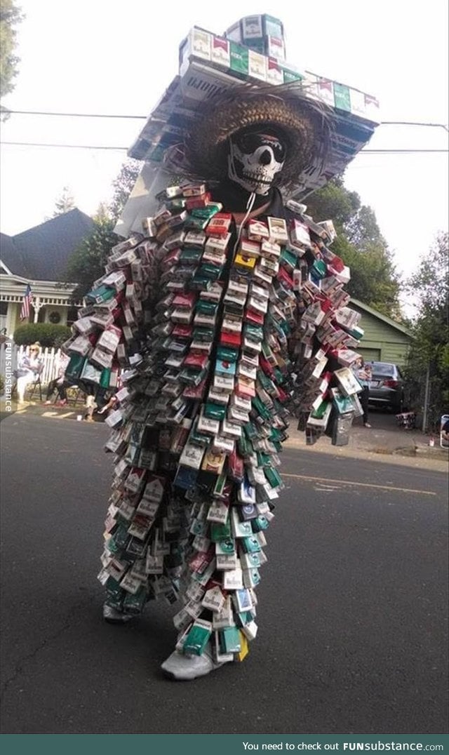 This costume of day of the dead is stunning