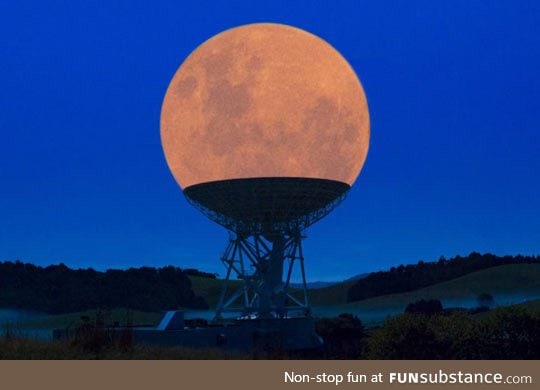 Supermoon in radio telescope