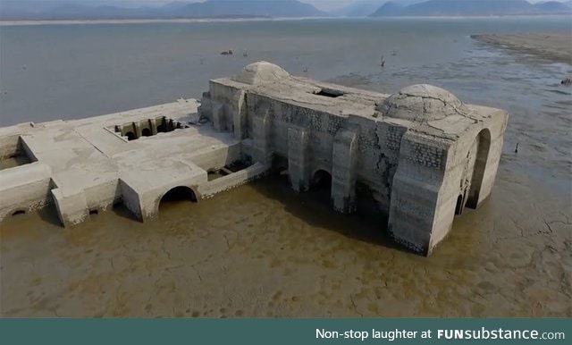 Drought exposes submerged 16th century Mexican church