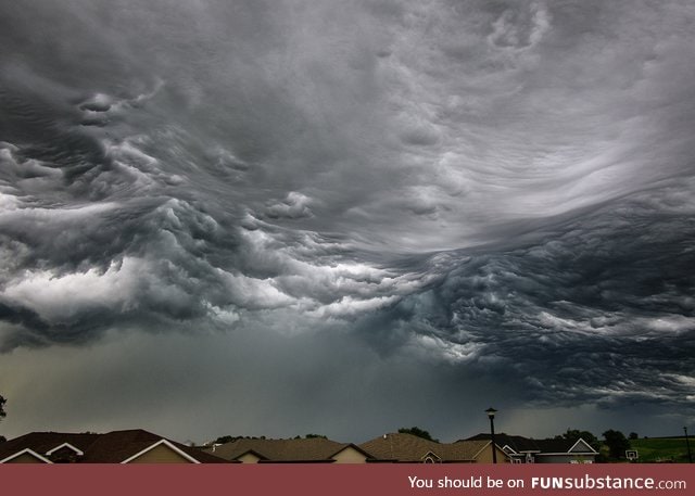 Sky that looks like a rough sea