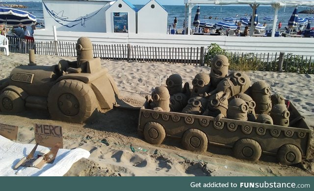 A man spent 36 hours building this on the beach