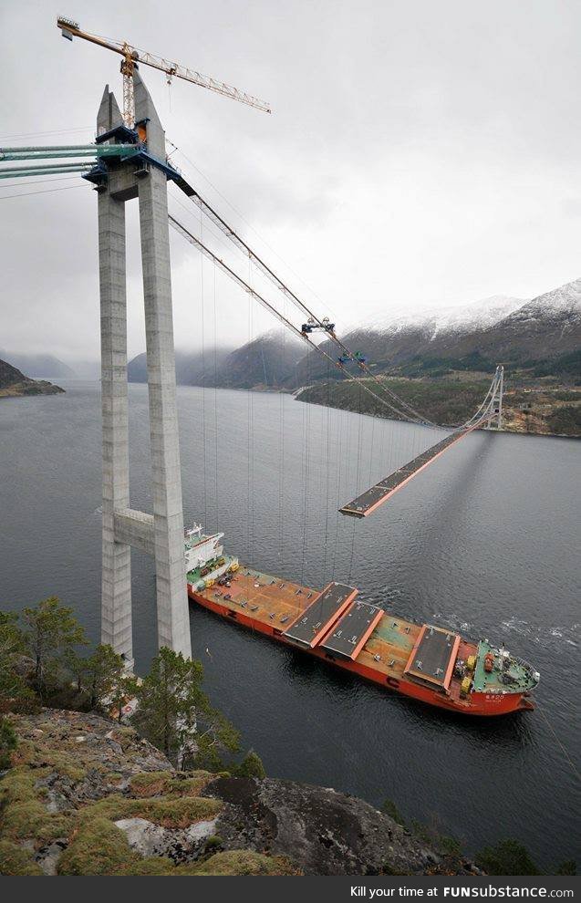 Suspension bridge construction - Norway