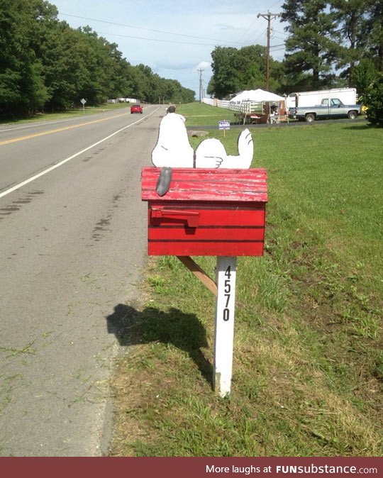 Such an awesome idea for a mailbox