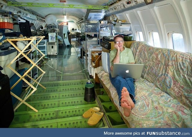 This guy from Oregon converted a 727 into a home