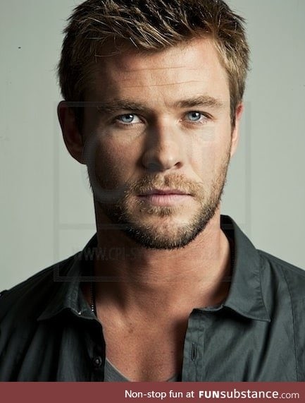 I'm not gay, but Chris Hemsworth is HOT
