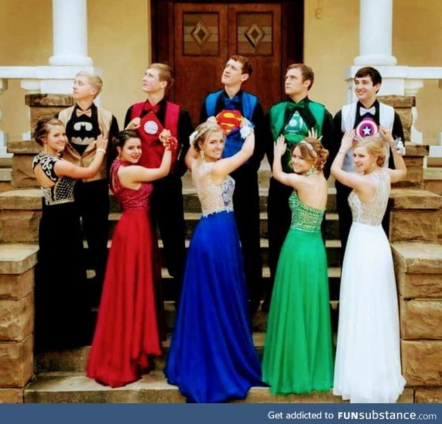 An awesome prom pic