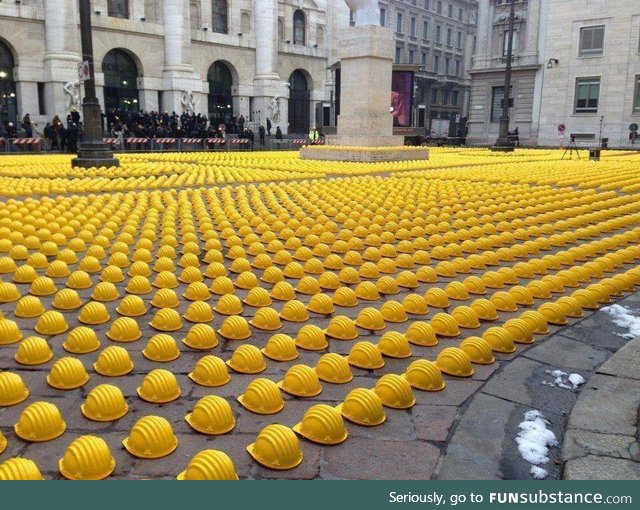 This is how factory workers in Italy protest