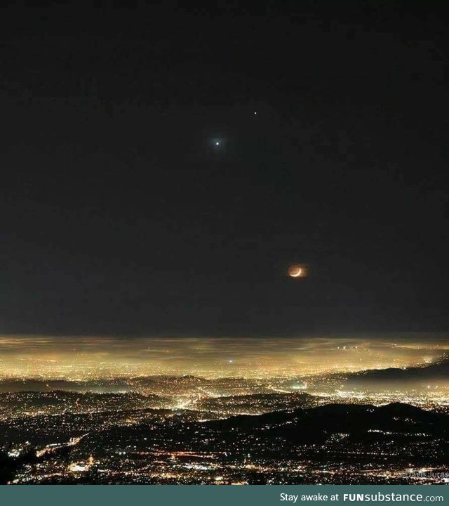 The Moon, Venus, and Jupiter (seen here 890 million km apart) over Los Angeles
