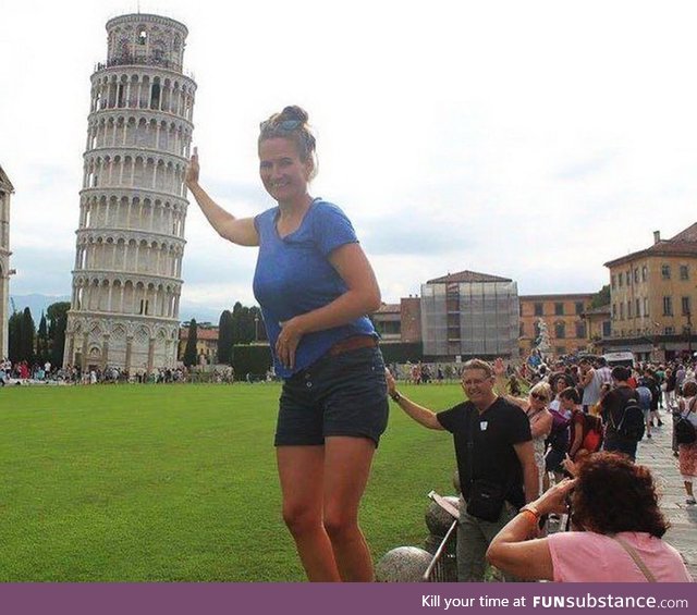 When to come to Pisa in Italy, don't forget to take a proper photo