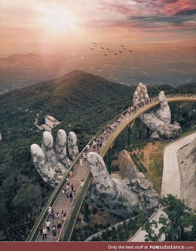 Hands Bridge in Vietnam