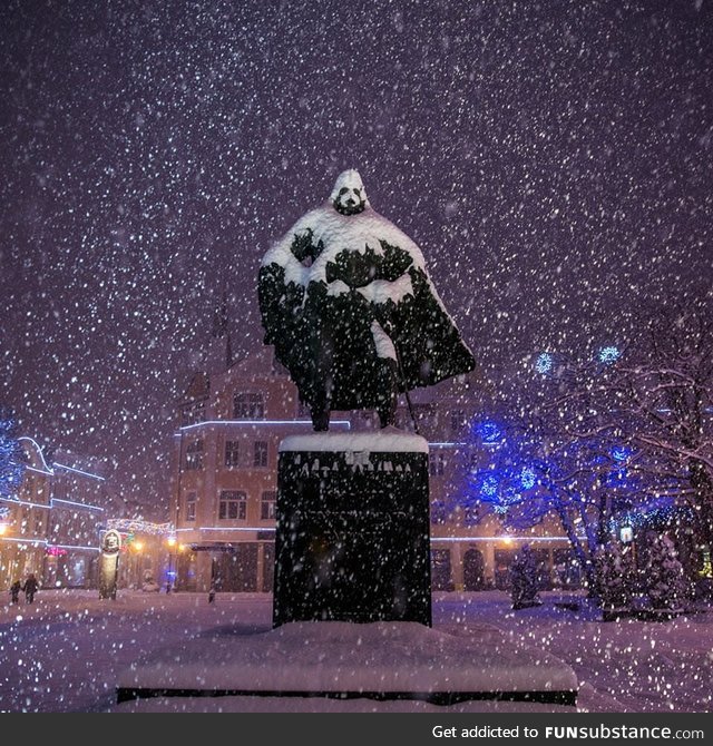 Every winter, this statue in Poland looks like darth vader