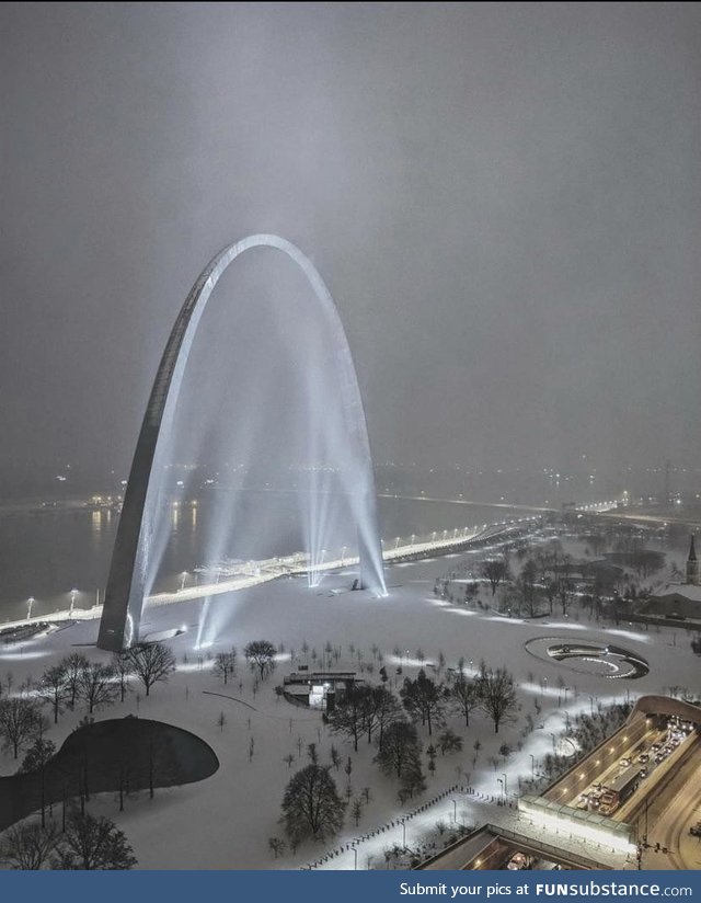 St. Louis arch after two days of snowfall