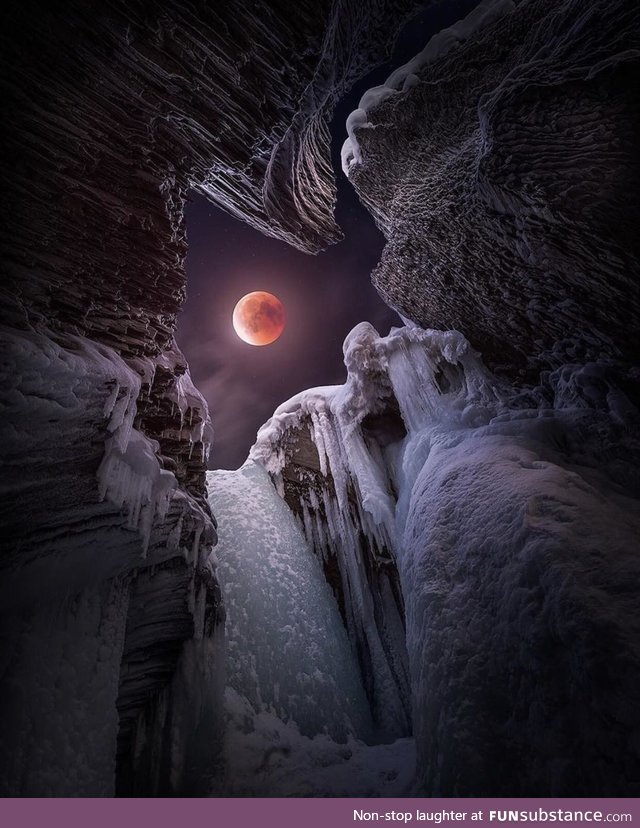 Breathtaking super blood moon