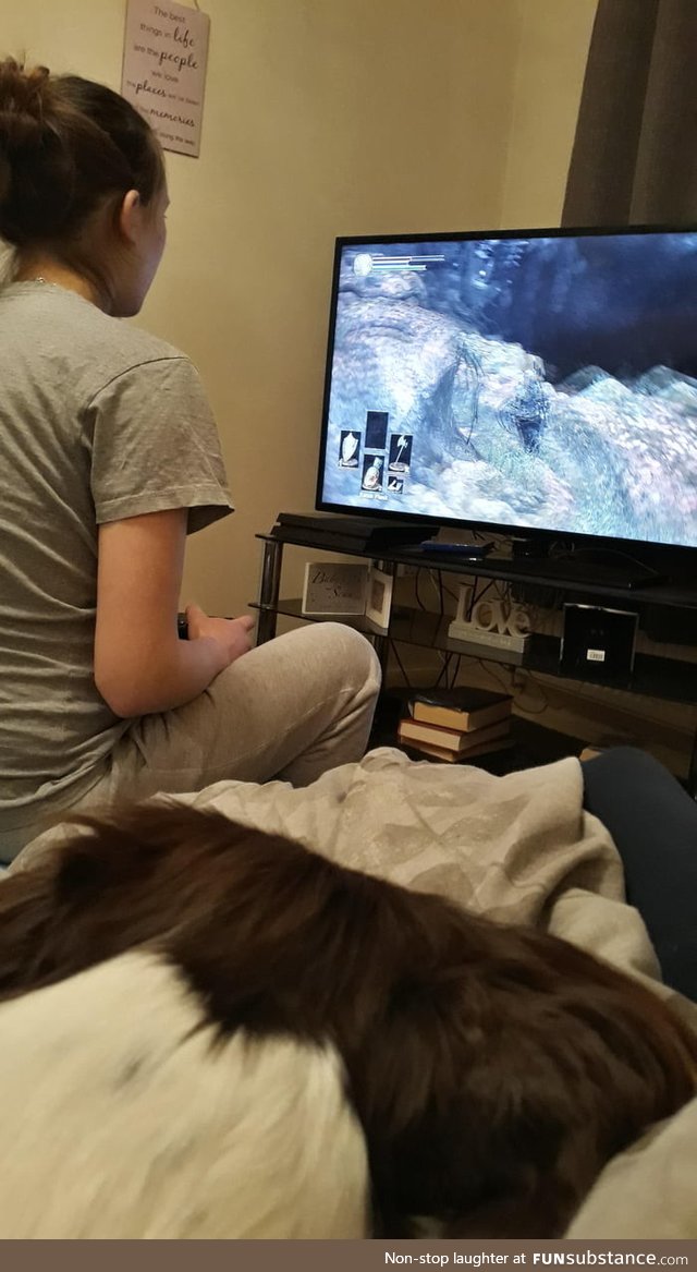 8 hours into her contractions and she thought playing dark souls would relieve some