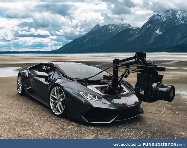 This modified $200,000 Lamborghini Hurac&aacute;N features a gyro-stabilized camera rig