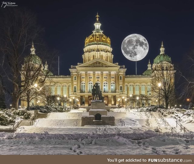 The super moon rises over the beautiful Iowa Capital Building. Credit to Tony Simons