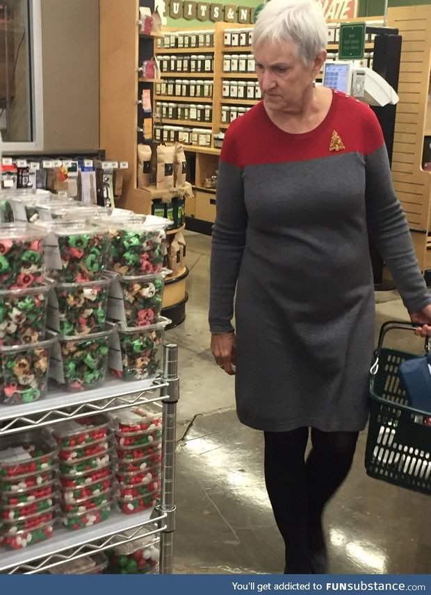 This woman's Christmas dress makes her look like a Starfleet Commander