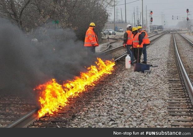 Chicago Is So Ridiculously Cold That the Railroad Tracks Need to Be on Fire to Keep the