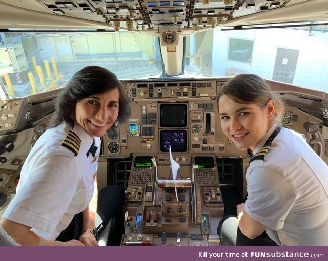 This Delta flight was piloted by a mother and daughter flight crew