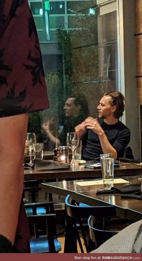 His reflection looks more like Loki than he does lmao