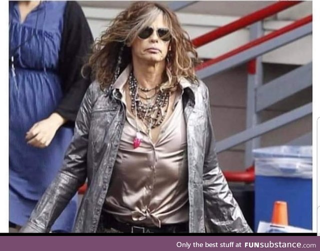 Steven Tyler looks like the cool aunt that during a crisis arrives with a pinot noir,