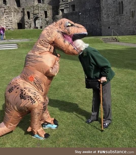 ????Grandma got munched on by a t-rex, walking home from Hogwarts Labor day...????