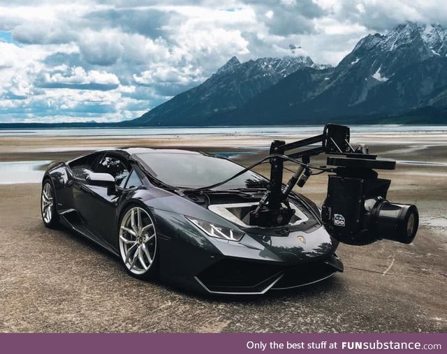 This modified $200,000 Lamborghini Hurac&aacute;N features a gyro-stabilized camera rig