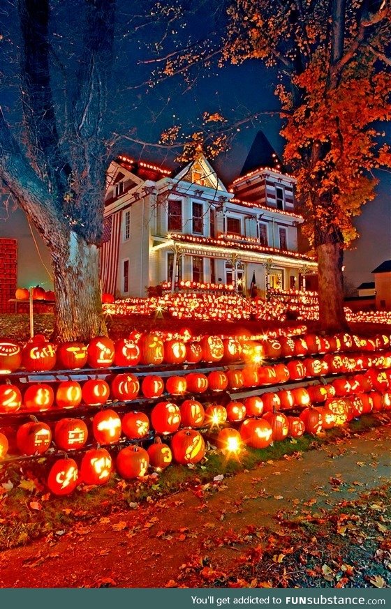 House in West Virginia displays circa 3,000 jack-o'-lanterns