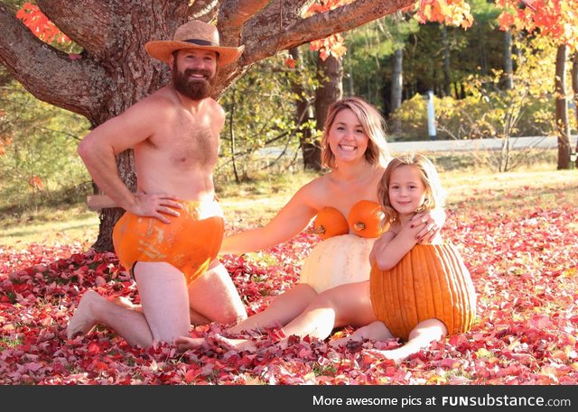 This family's portrait carving out some fun came across on my Facebook page