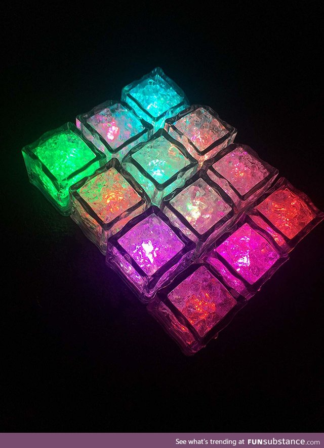 CUBES ice light up 12 pack - Multicolor sensor liquid for drinks and more
