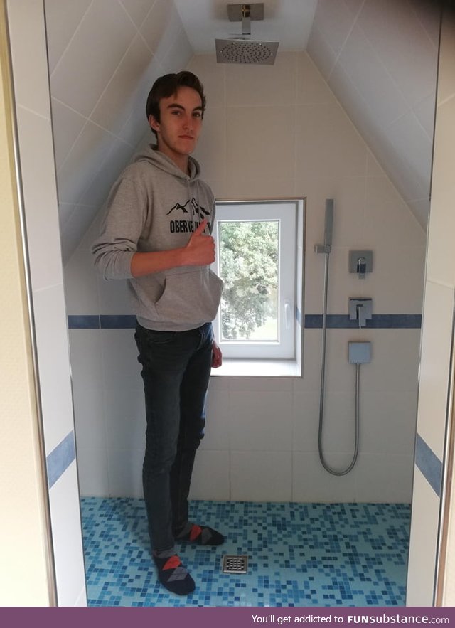 A shower window with optimal height