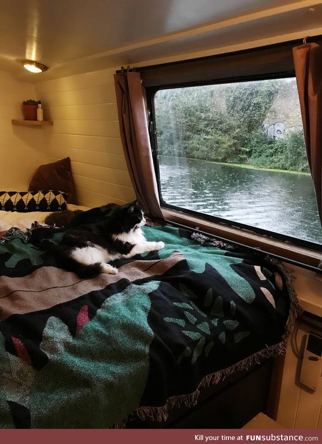 Rainy Sundays on the boat