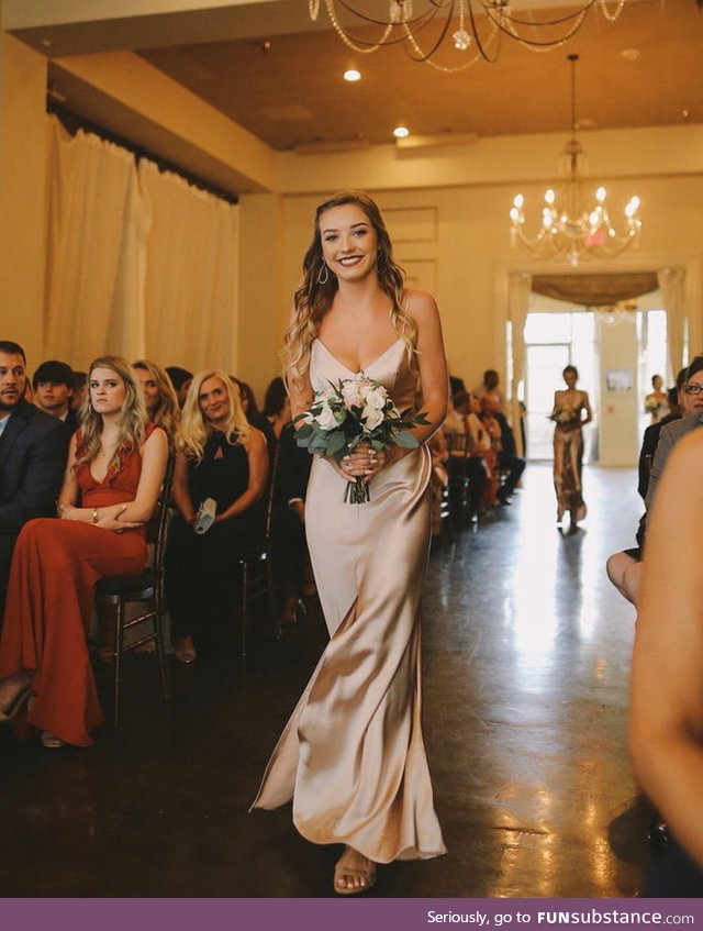 This girl spotted her hater in a wedding photo (credit KoturFaith)