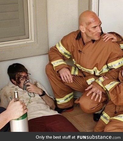 Let's take a moment to thank this brave Australian firefighter tending to a