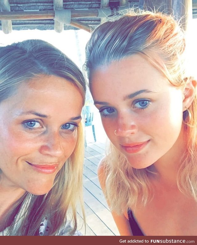 Reese Witherspoon's daughter looks like her clone