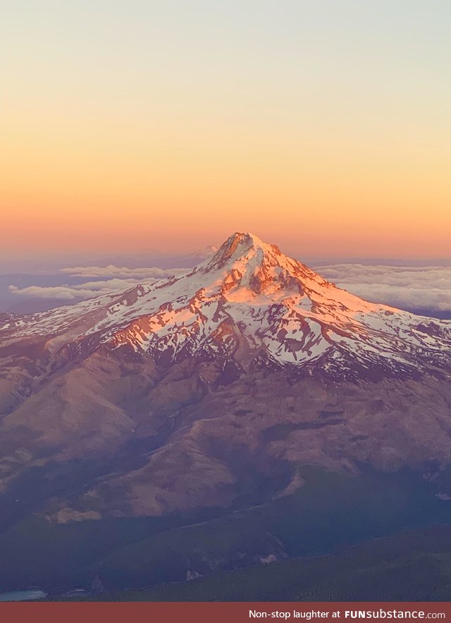 Mt. Hood in Oregon’s magnificent sunset ????  [3024x4032] [OC]