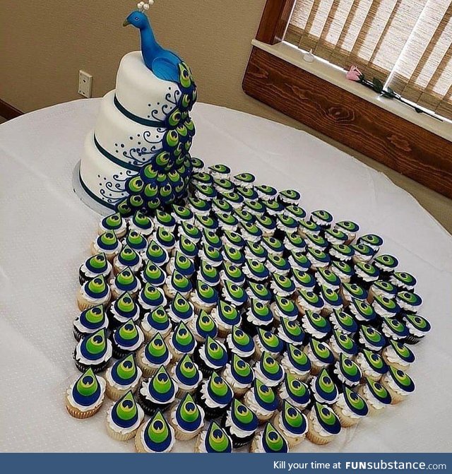 Peacock cake and cup cakes