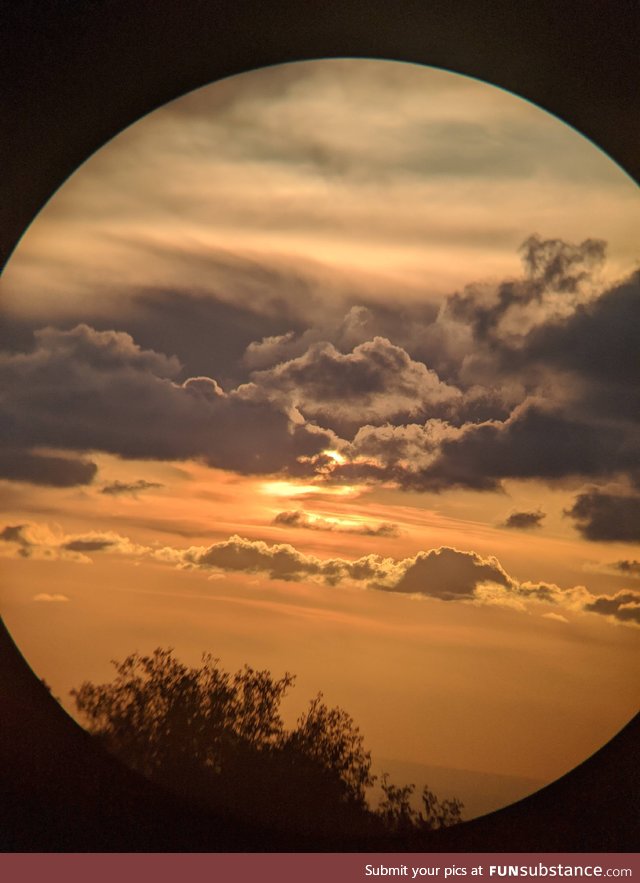 I took a photo of the sunset through my binoculars and it kind of look like jupiter