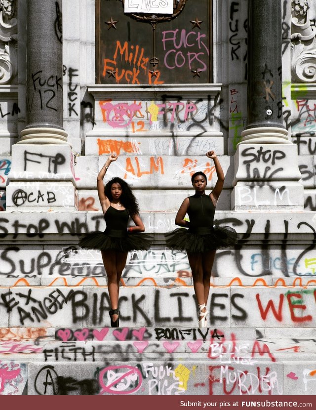 14-year-old ballerinas pose in front of the Robert E. Lee monument ordered to be removed