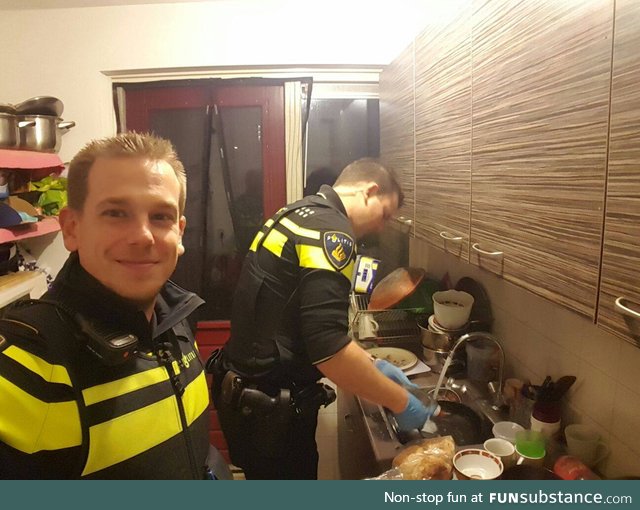 Policemen stayed home to prepare dinner and do the dishes for the kids whose mother was