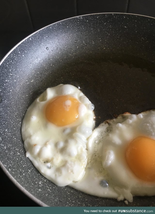 Tiny skull on my eggs this morning