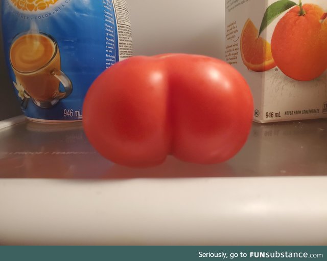 This dummy thicc tomato