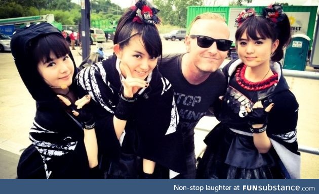 Slipknot frontman Corey Taylor posing with Japanese band BABYMETAL