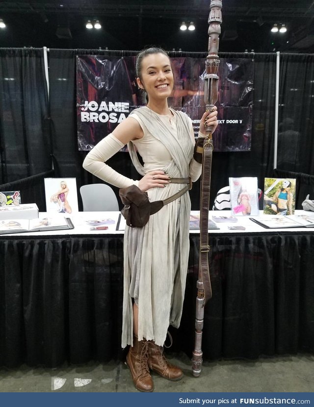 Awesome Rey cosplay (Star Wars)