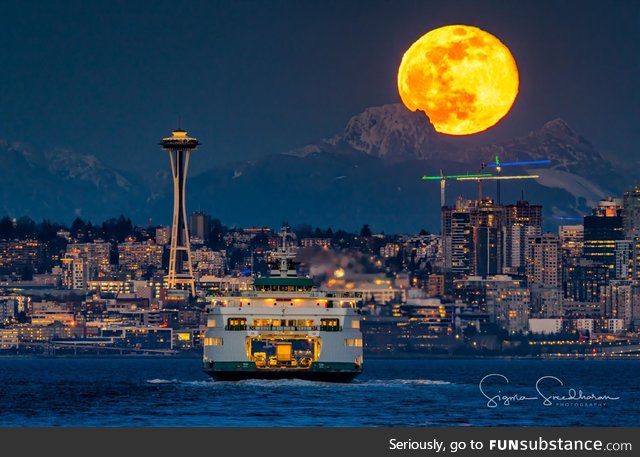 Today’s Fullmoon rising over Seattle