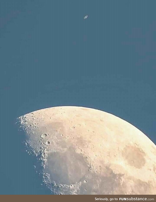 Moon near aligning with saturn